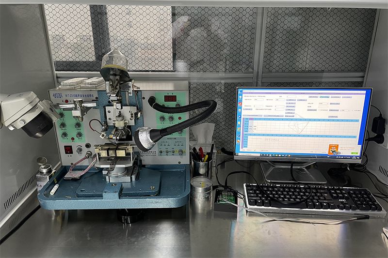 Ultraschall Bondgerät